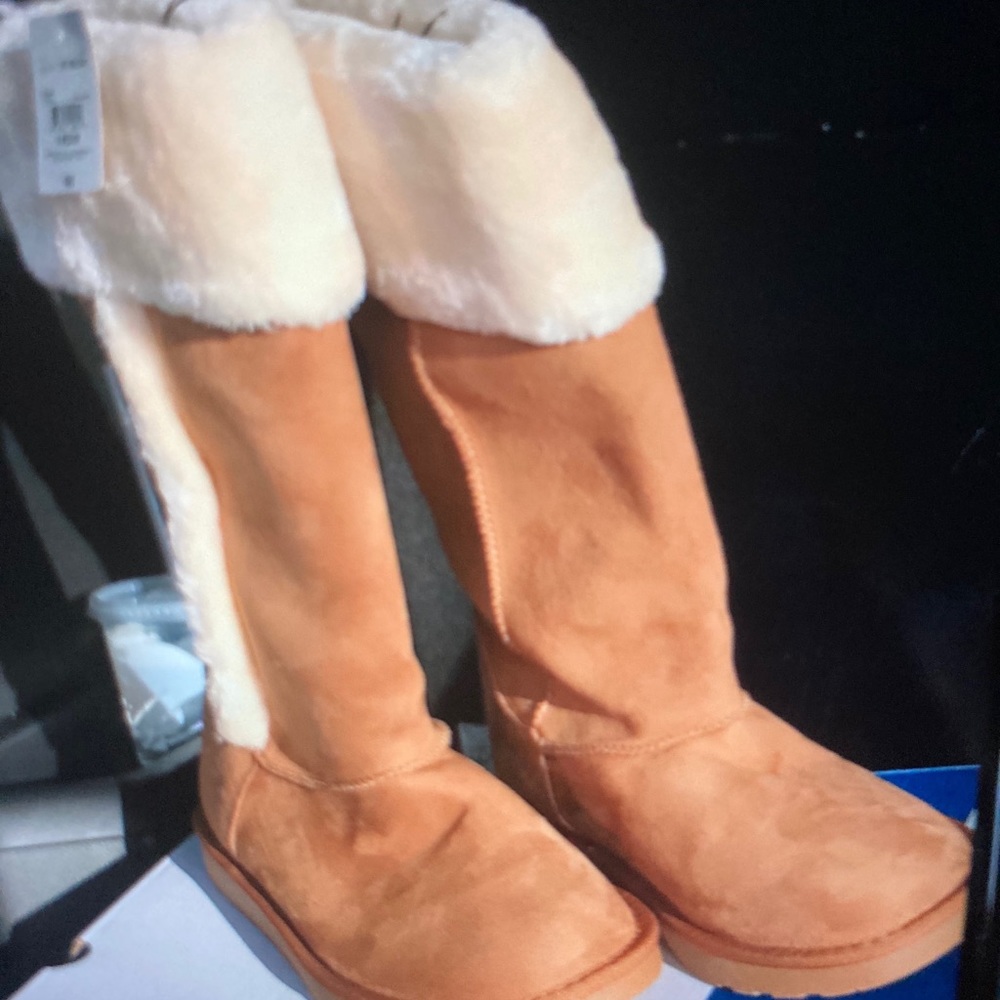 JCPenney Arizona sequoia tan woman’s winter boots size 8 medium